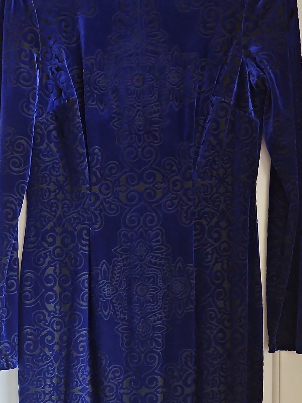 Maggy London Deep Blue Velvet Long Sleeve Dress